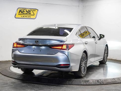 Used 2024 Lexus ES 300h w/ Premium Package FWD image 4