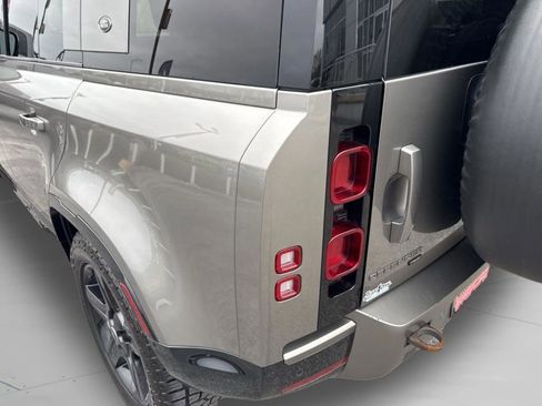 Used 2022 Land Rover Defender 110 X-Dynamic SE image 31