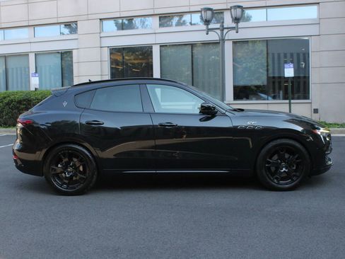 Used 2022 Maserati Levante GT AWD/4WD image 6