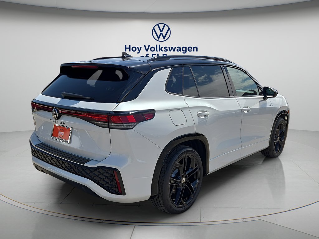 New 2026 Volkswagen Tiguan SE R-Line FWD image 3