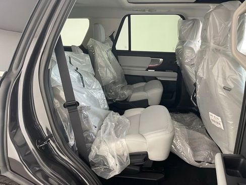 Used 2026 Ford Expedition Platinum w/ Driver's Package AWD/4WD image 18