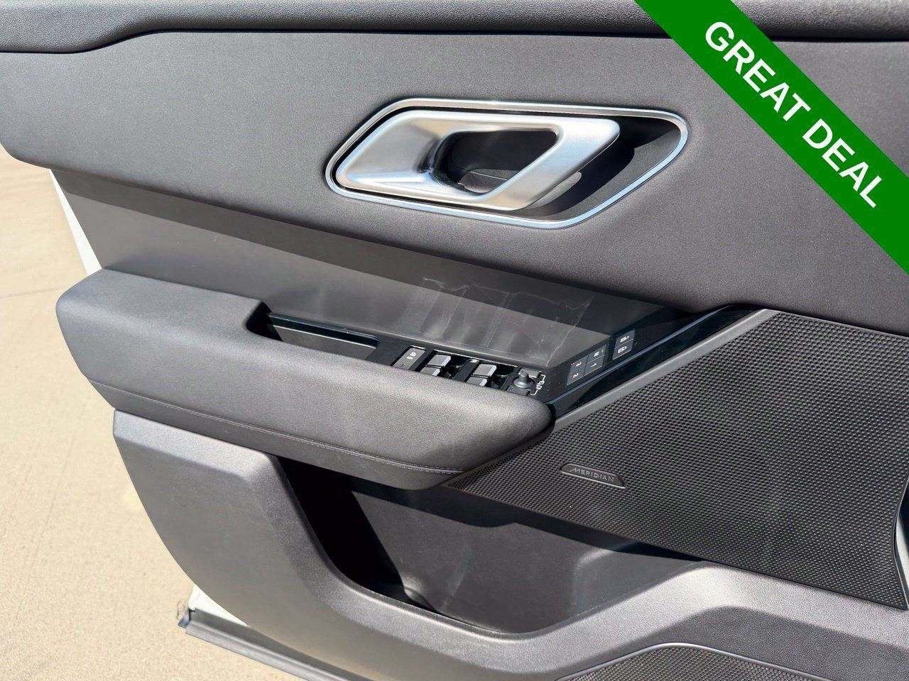 Used 2025 Land Rover Range Rover Velar Dynamic SE AWD/4WD image 26