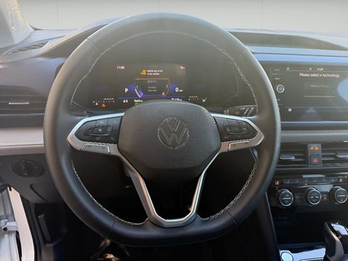 Used 2024 Volkswagen Taos SE w/ Black Wheel Package FWD image 14