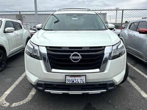 Certified 2023 Nissan Pathfinder Platinum w/ Cargo Package FWD image 3