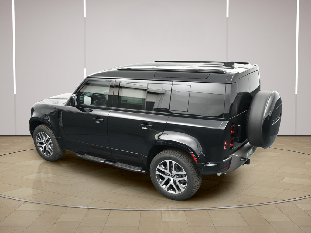 Used 2025 Land Rover Defender 110 X-Dynamic SE AWD/4WD image 32