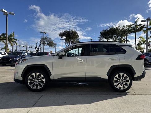 Used 2021 Toyota RAV4 XLE Premium image 28