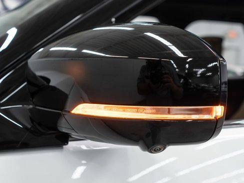 Used 2024 Land Rover Discovery Dynamic SE image 56