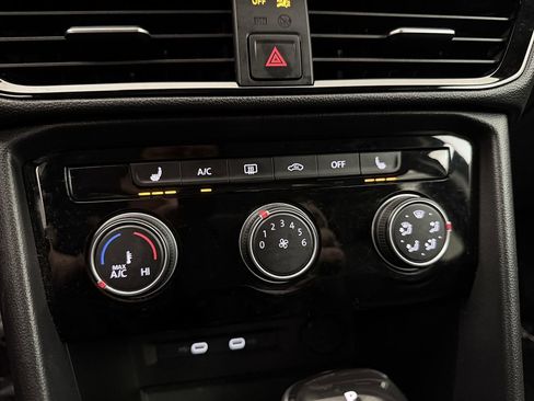 Used 2023 Volkswagen Taos SE image 32