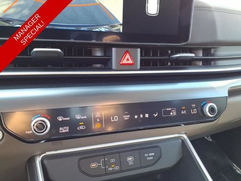 Used 2025 Kia Carnival LXS FWD image 12