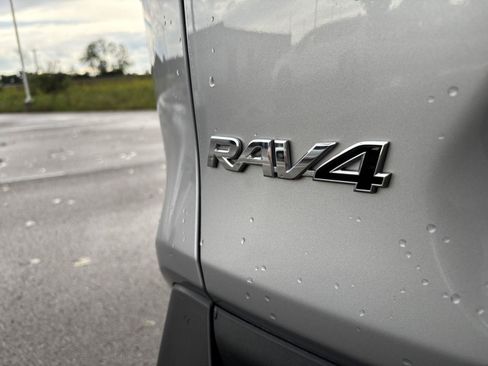 Used 2025 Toyota RAV4 LE AWD/4WD image 8
