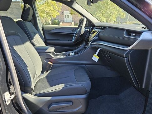 New 2025 Jeep Grand Cherokee Laredo X image 15