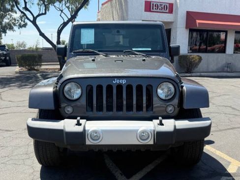 Used 2014 Jeep Wrangler Unlimited Sahara w/ Max Tow Package AWD/4WD image 8