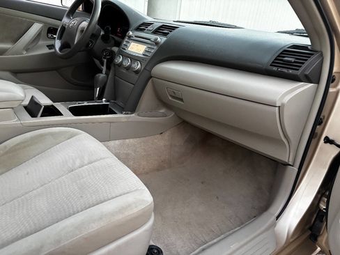 Used 2011 Toyota Camry LE image 50