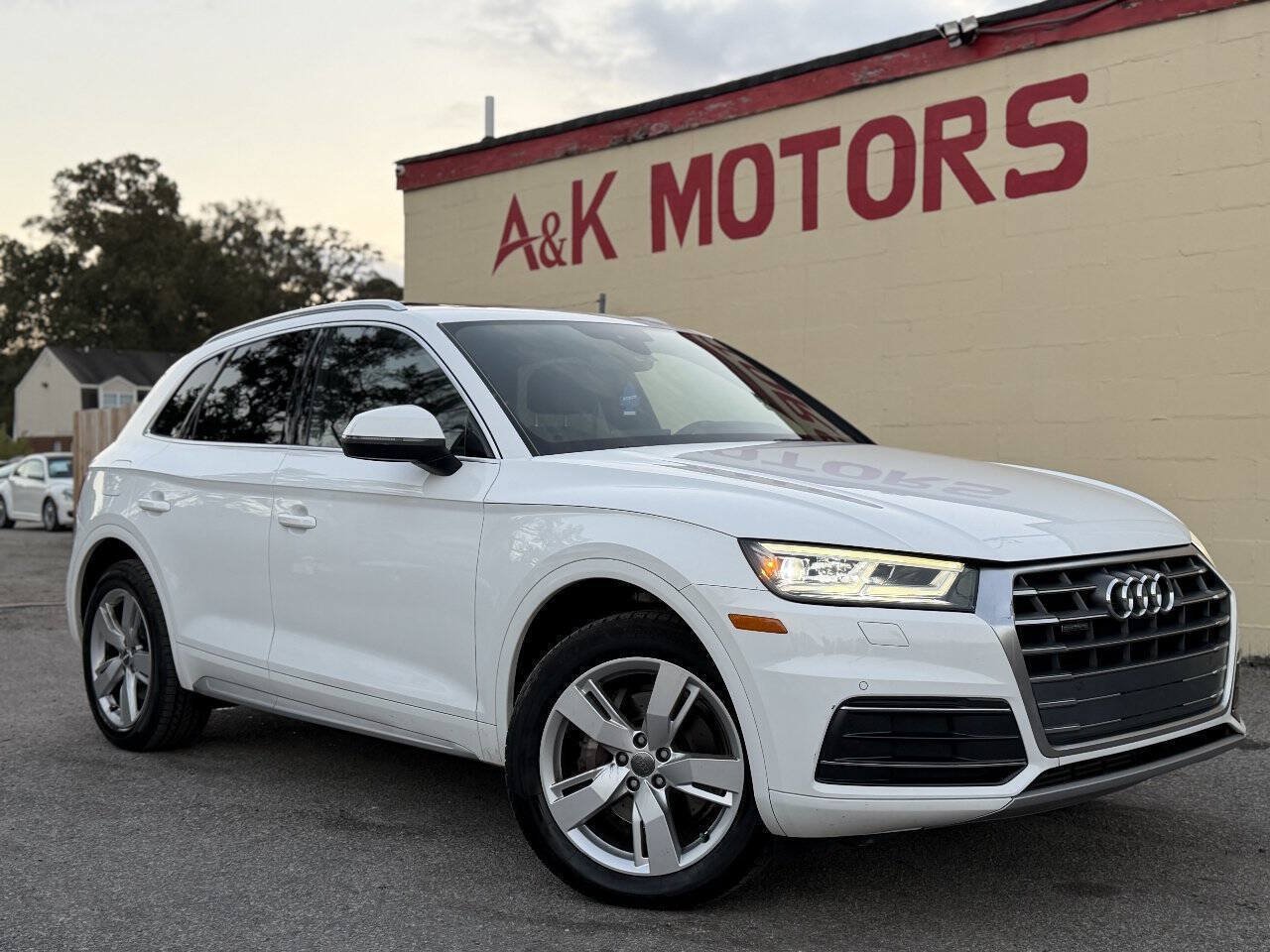 Used 2018 Audi Q5 2.0T Premium Plus w/ Premium Plus Package AWD/4WD image 1
