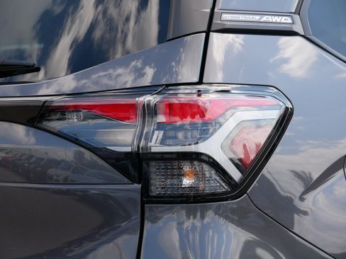 Used 2025 Subaru Forester Premium AWD/4WD image 17