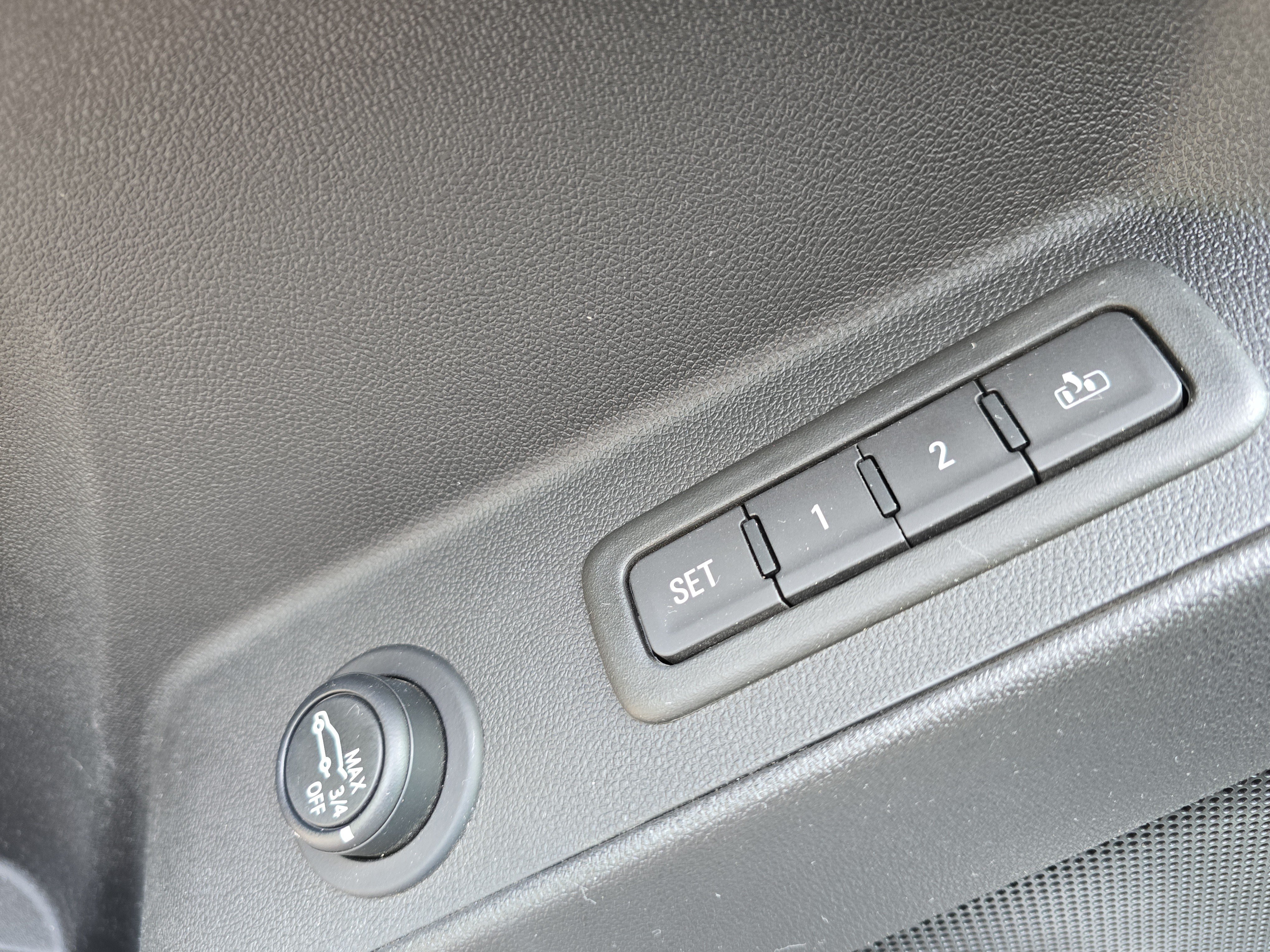 Used 2024 Chevrolet Equinox Premier AWD/4WD image 19
