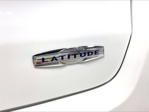 Used 2025 Jeep Compass Latitude AWD/4WD image 38