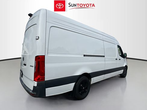 Used 2025 Mercedes-Benz Sprinter 2500 image 4