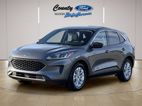 Used 2022 Ford Escape SE w/ Cold Weather Package image 2