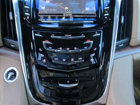 Used 2017 Cadillac Escalade Platinum image 25