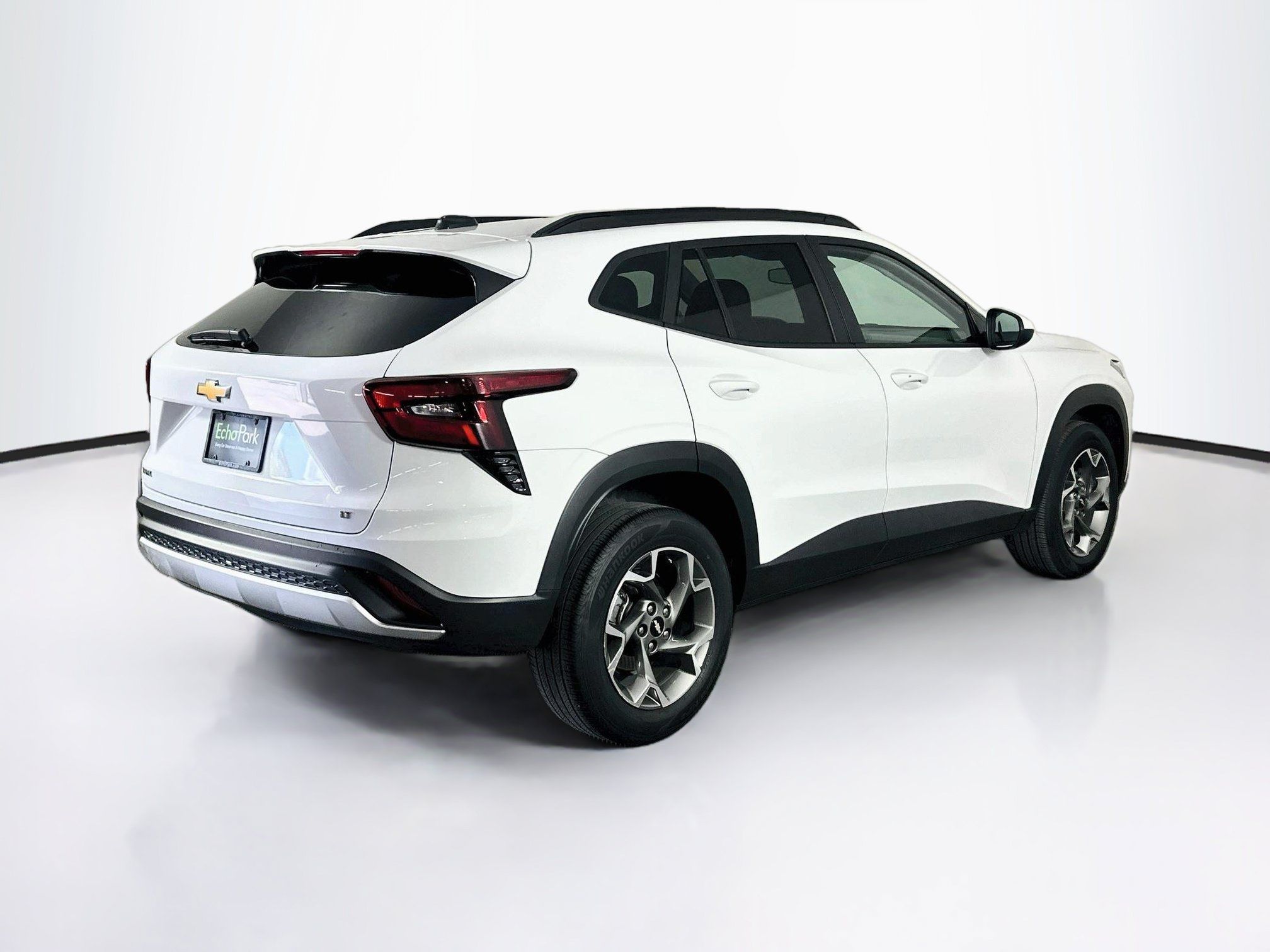 Used 2025 Chevrolet Trax LT w/ LT Convenience Package FWD image 9