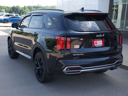 Used 2023 Kia Sorento SX AWD/4WD image 3