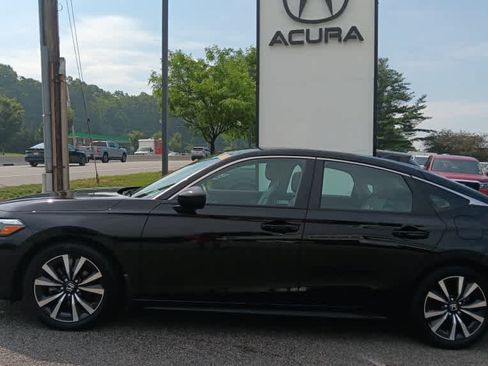 Used 2024 Honda Civic EX-L image 2