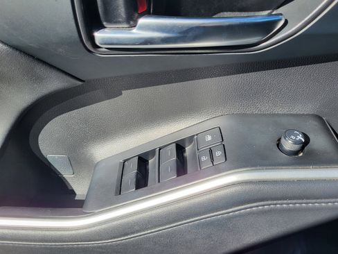 Used 2024 Toyota Highlander XLE image 13