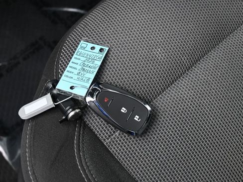 Used 2023 Chevrolet Traverse LT image 18