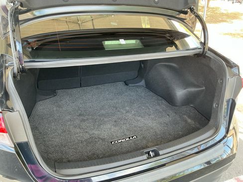 Used 2023 Toyota Corolla LE w/ Carpet Mat Package (TMS) FWD image 33