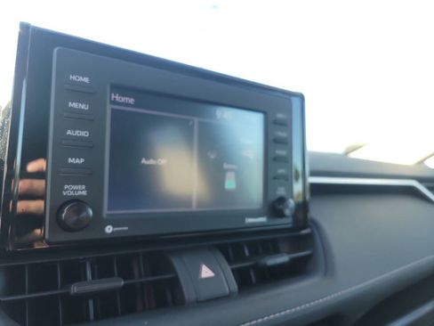 Used 2022 Toyota RAV4 XLE image 19