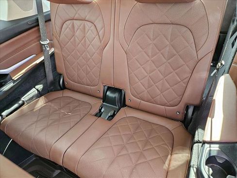 Used 2023 BMW X7 xDrive40i w/ Premium Package image 18