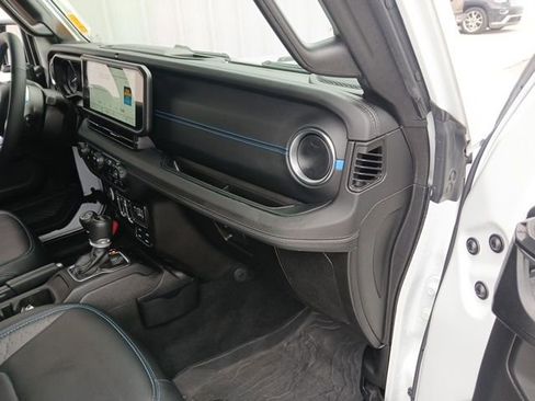 Used 2024 Jeep Wrangler High Altitude AWD/4WD image 30