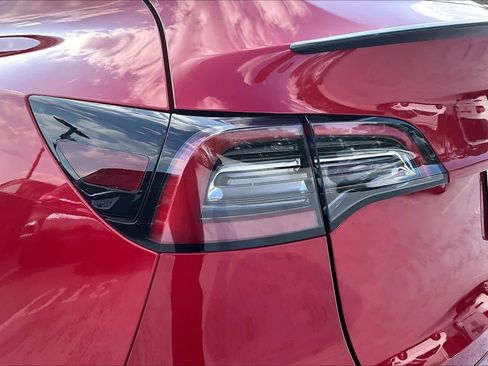 Used 2022 Tesla Model Y Performance image 27