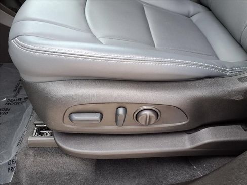 Used 2024 Buick Enclave Essence FWD image 22