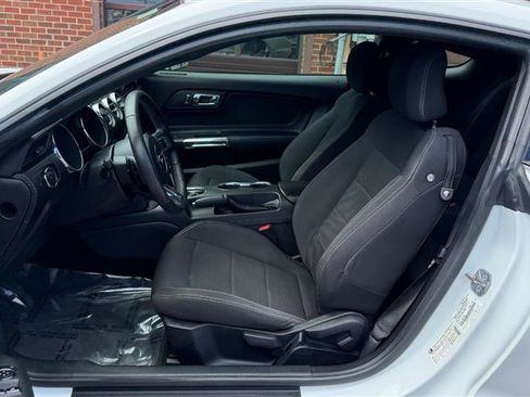 Used 2016 Ford Mustang Coupe RWD image 17