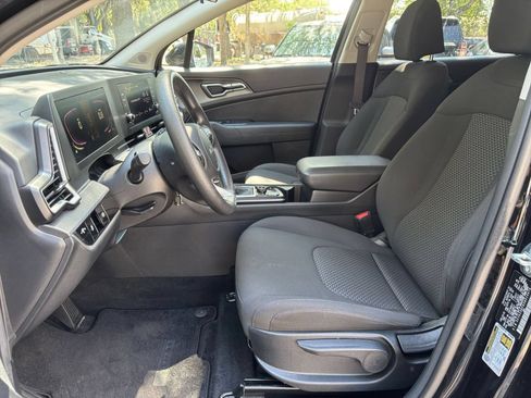 Used 2025 Kia Sportage LX FWD image 24