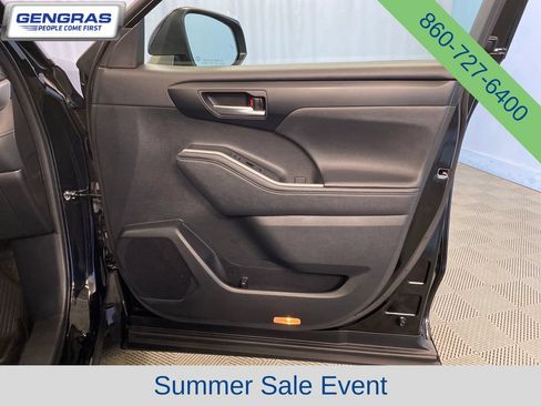 Used 2023 Toyota Highlander XLE AWD/4WD image 46
