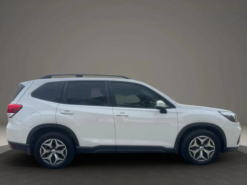 Used 2019 Subaru Forester Premium AWD/4WD image 4
