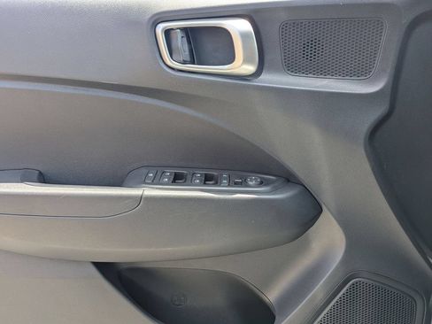 Used 2025 Hyundai Venue SEL FWD image 11