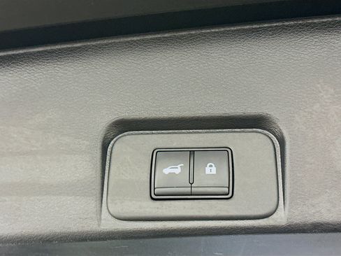 Used 2025 Nissan Rogue SV AWD/4WD image 30