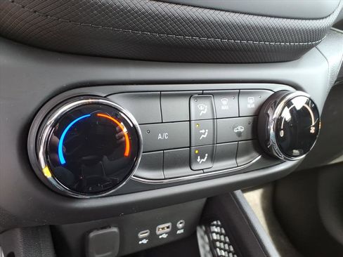 Used 2023 Chevrolet TrailBlazer LS image 25