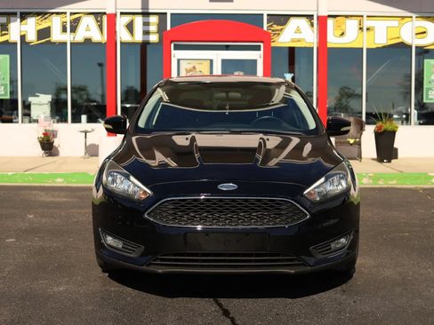 Used 2017 Ford Focus SEL w/ Cold Weather Package FWD image 2
