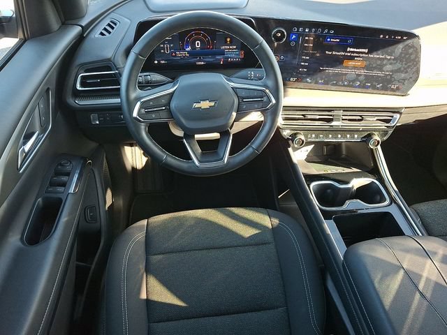 Used 2025 Chevrolet Traverse LT FWD image 12