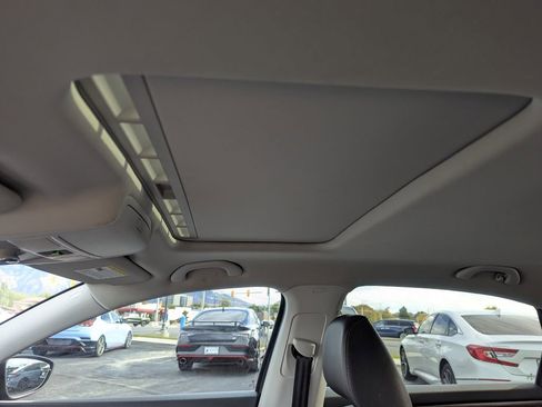 Used 2022 Volkswagen Passat 2.0T image 29