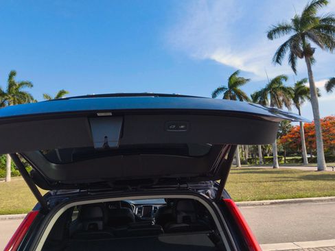 Used 2017 Volvo XC90 T5 Momentum w/ Vision Package FWD image 52