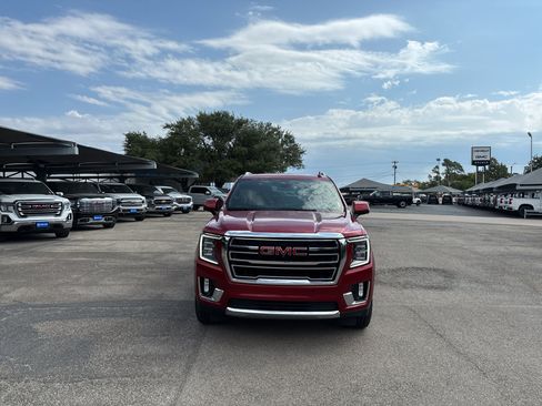 Used 2021 GMC Yukon SLT w/ SLT Premium Package AWD/4WD image 2
