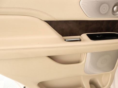 Used 2019 Lincoln Navigator Reserve AWD/4WD image 20