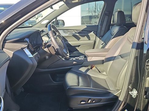 Certified 2025 Cadillac XT6 Premium Luxury image 6