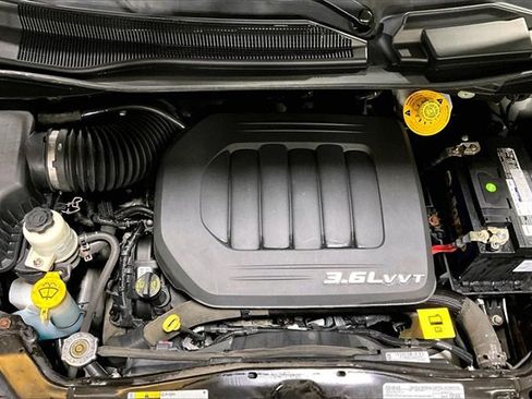 Used 2018 Dodge Grand Caravan SXT w/ Blacktop Package image 26